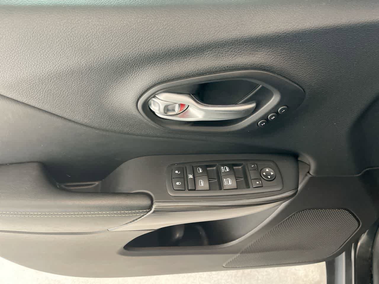 Thumbnail: 2015 Jeep Cherokee - 13