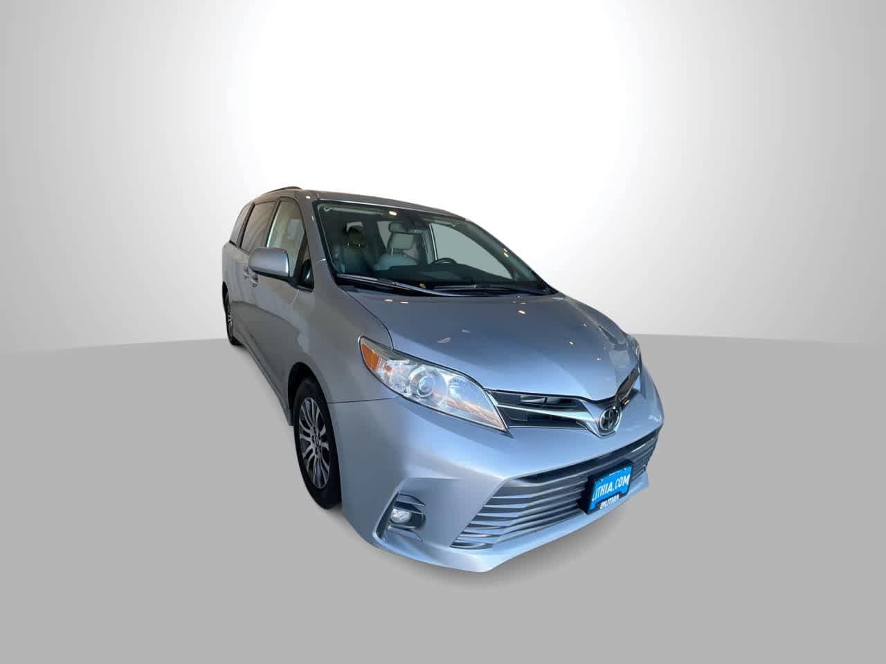 Thumbnail: 2019 Toyota Sienna - 2