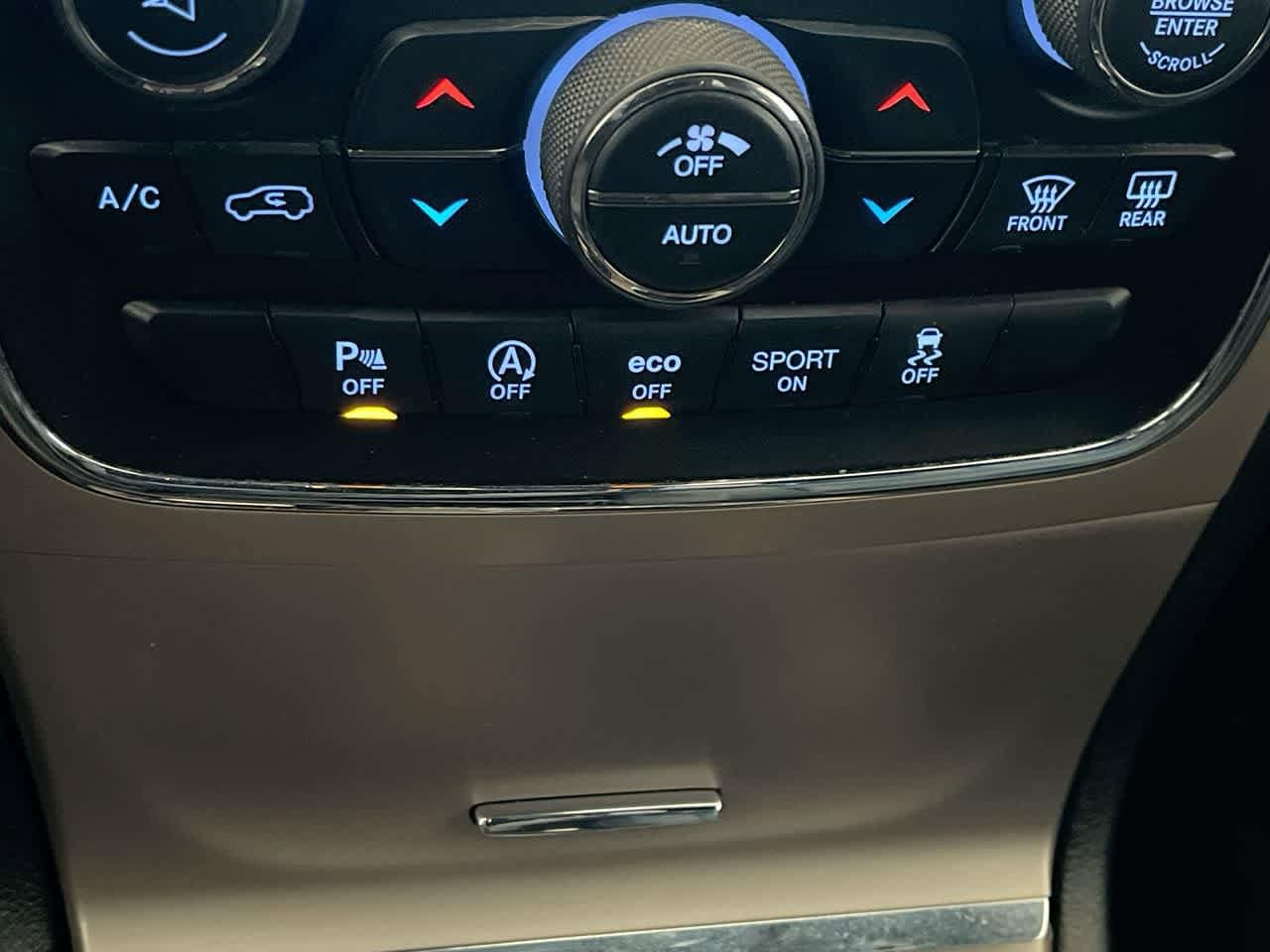 Thumbnail: 2017 Jeep Grand Cherokee - 19