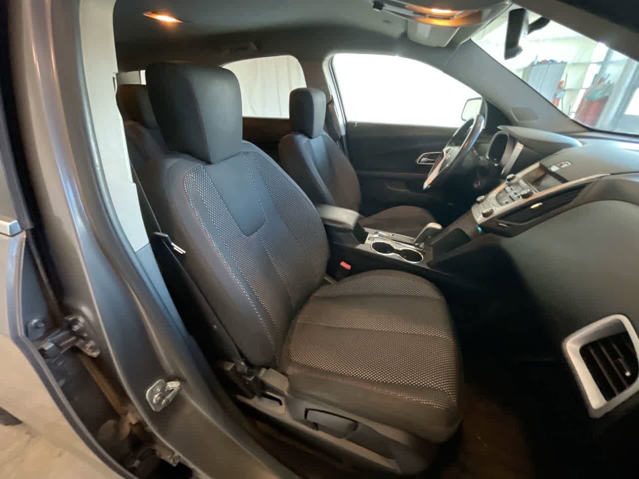 Thumbnail: 2010 Chevrolet Equinox - 23