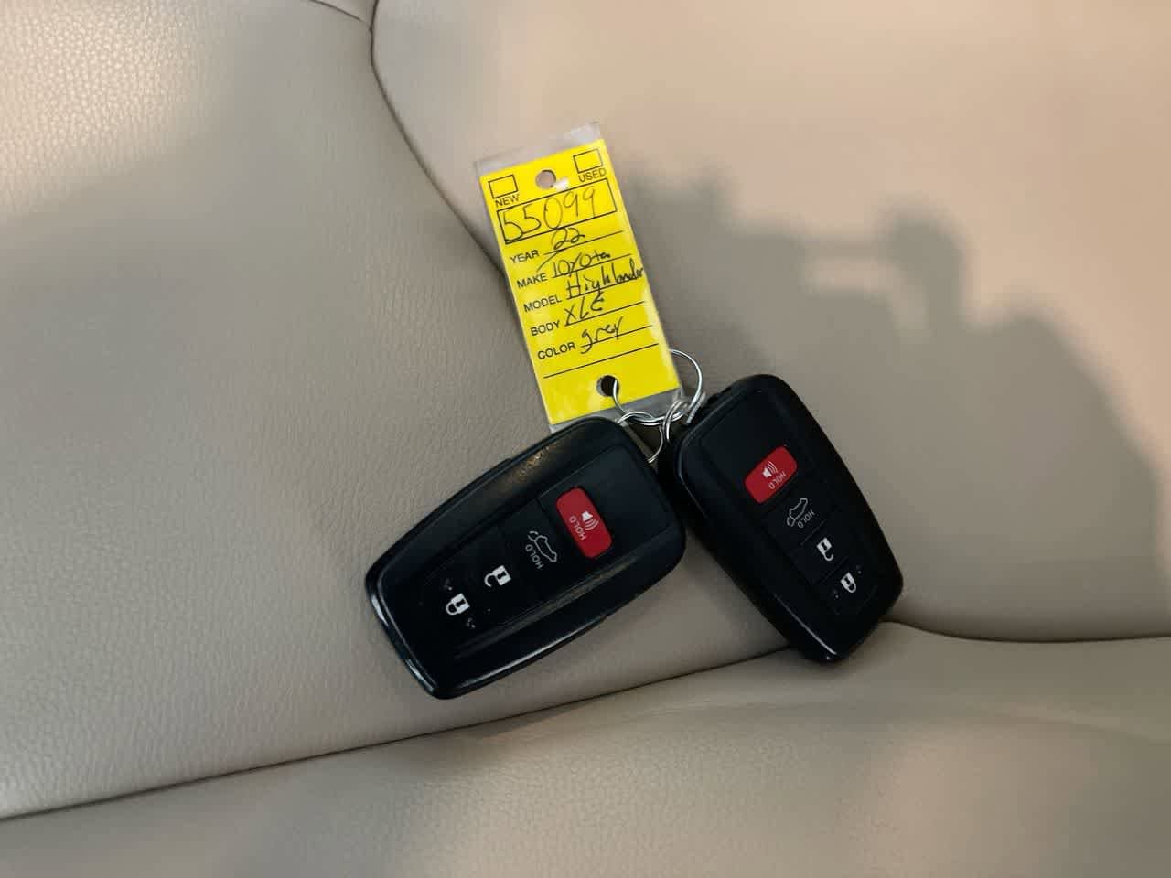 Thumbnail: 2022 Toyota Highlander - 28