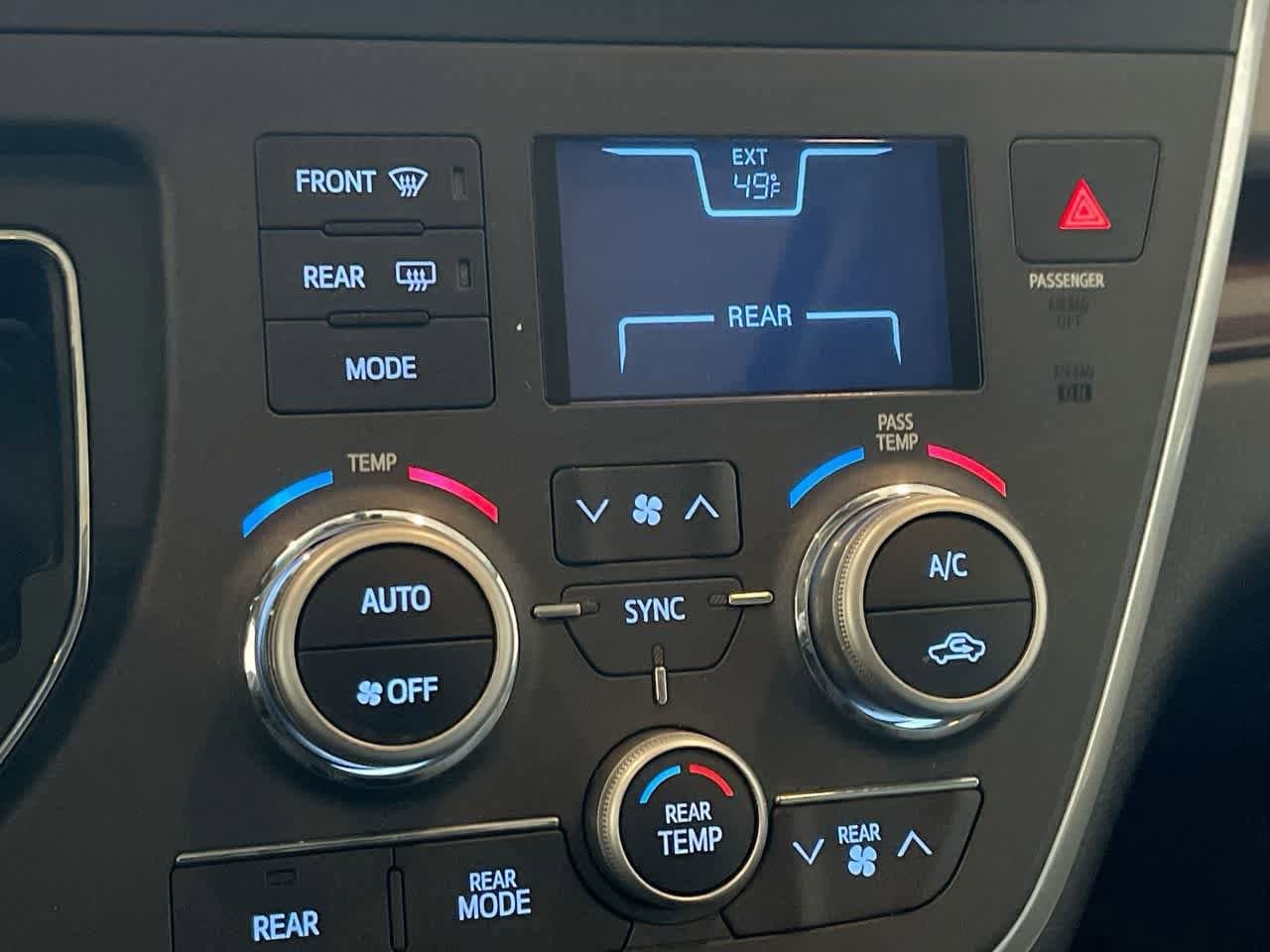 Thumbnail: 2016 Toyota Sienna - 19