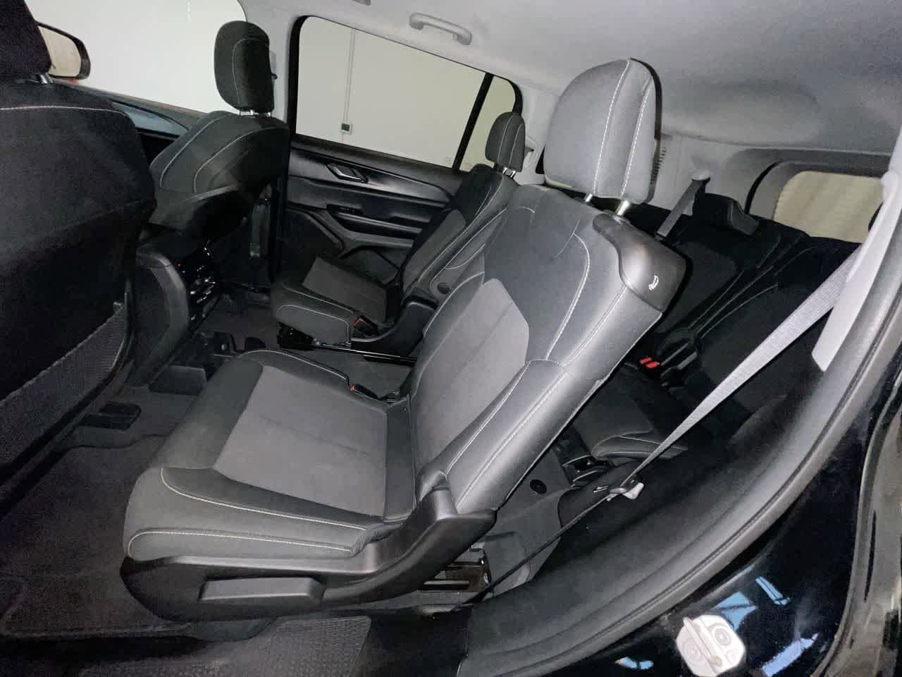 Thumbnail: 2023 Jeep Grand Cherokee L - 21