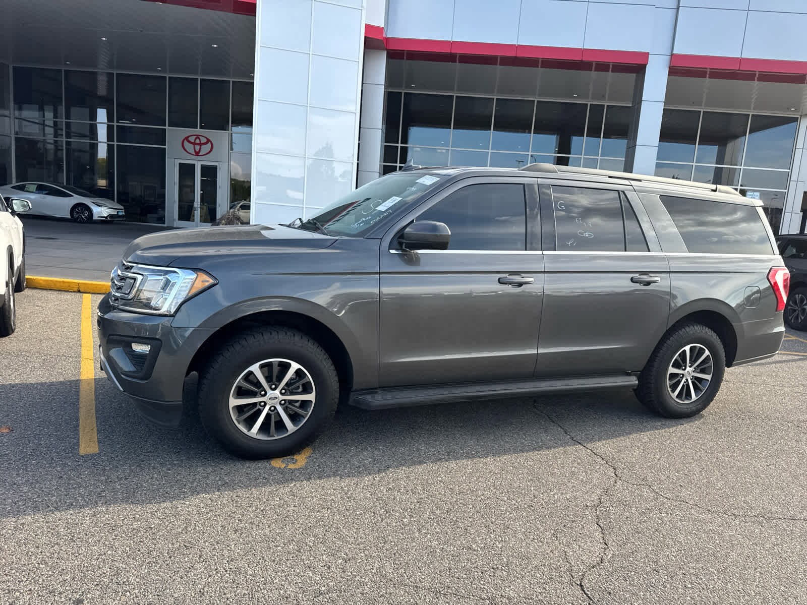 2021 Ford Expedition MAX XLT photo 2