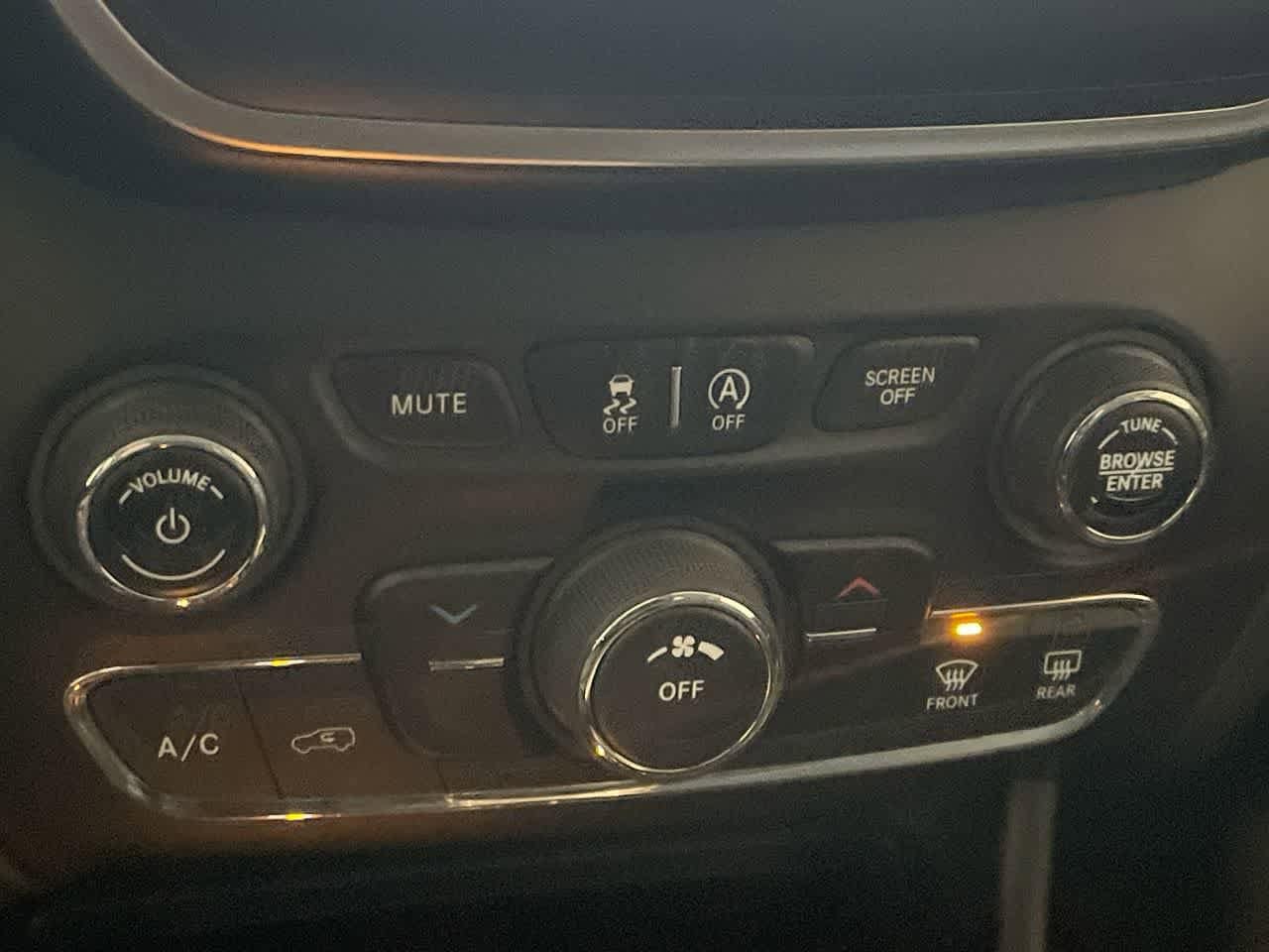 Thumbnail: 2019 Jeep Cherokee - 19