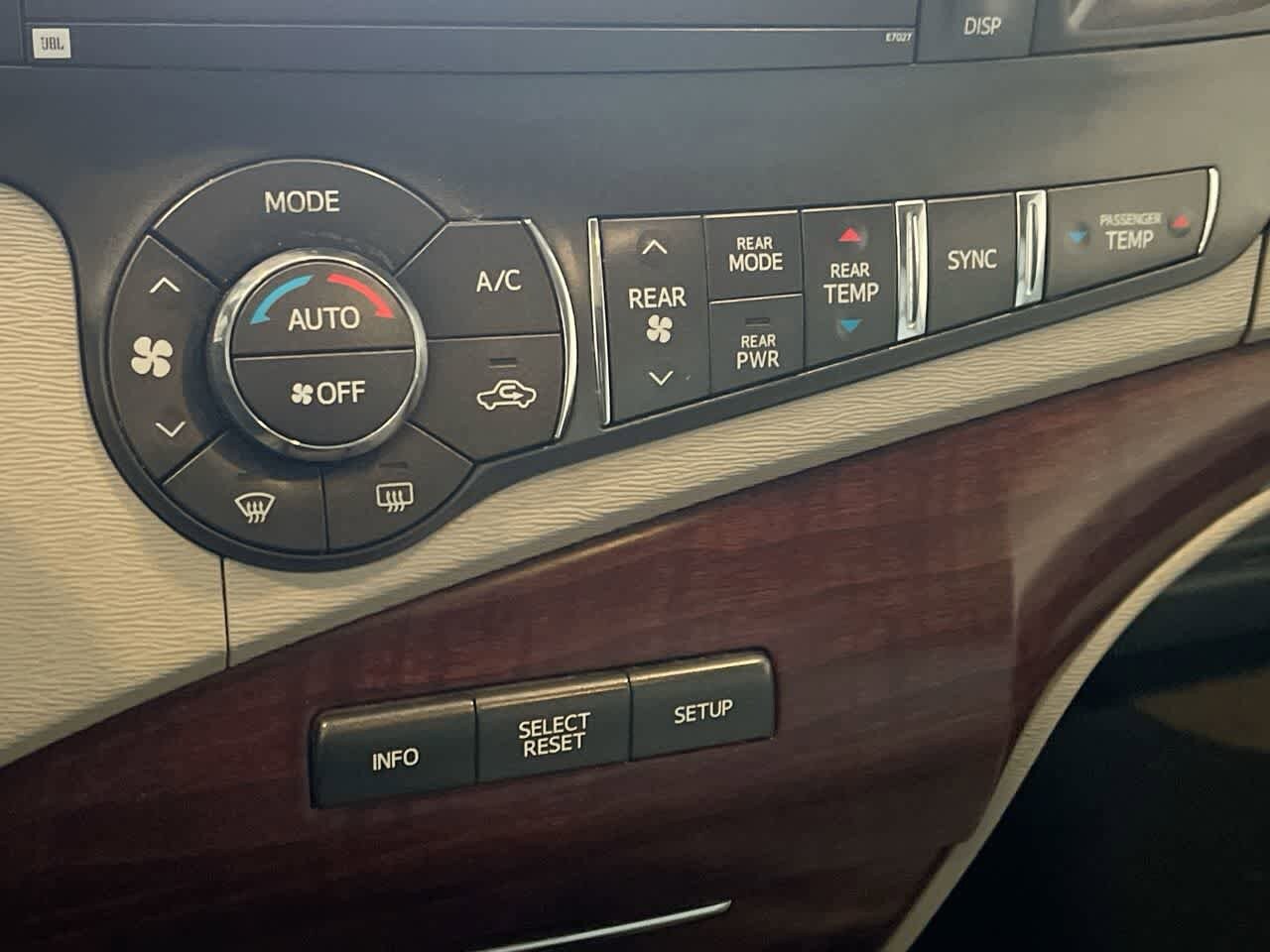 Thumbnail: 2014 Toyota Sienna - 17