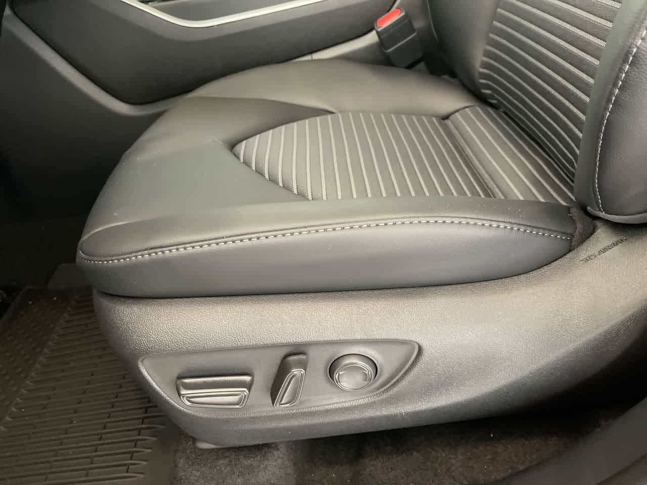 Thumbnail: 2026 Toyota Highlander - 12