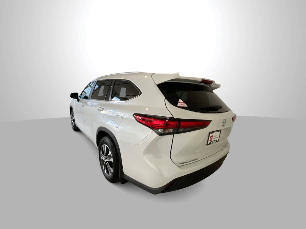 Thumbnail: 2023 Toyota Highlander - 6
