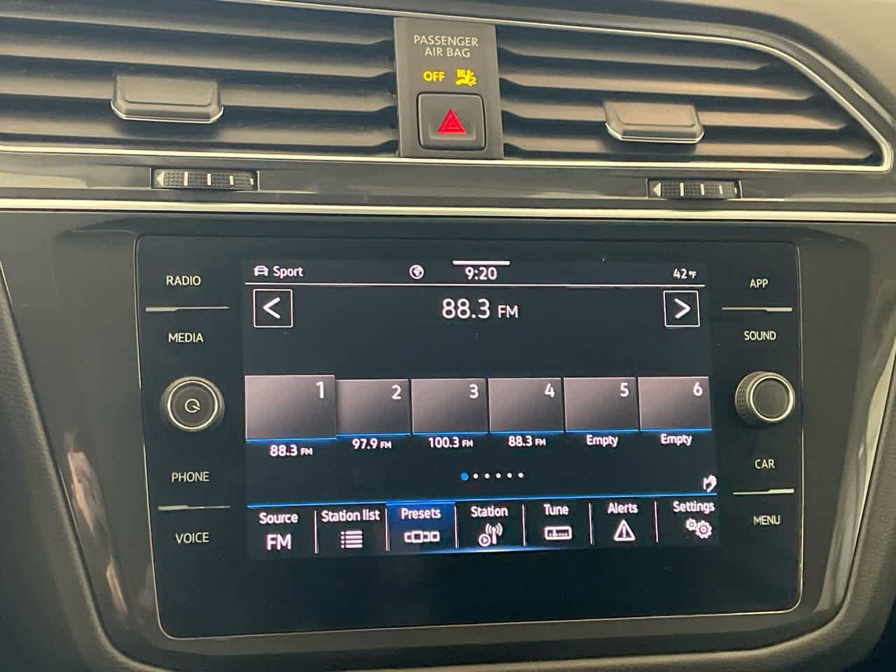 Thumbnail: 2021 Volkswagen Tiguan - 17