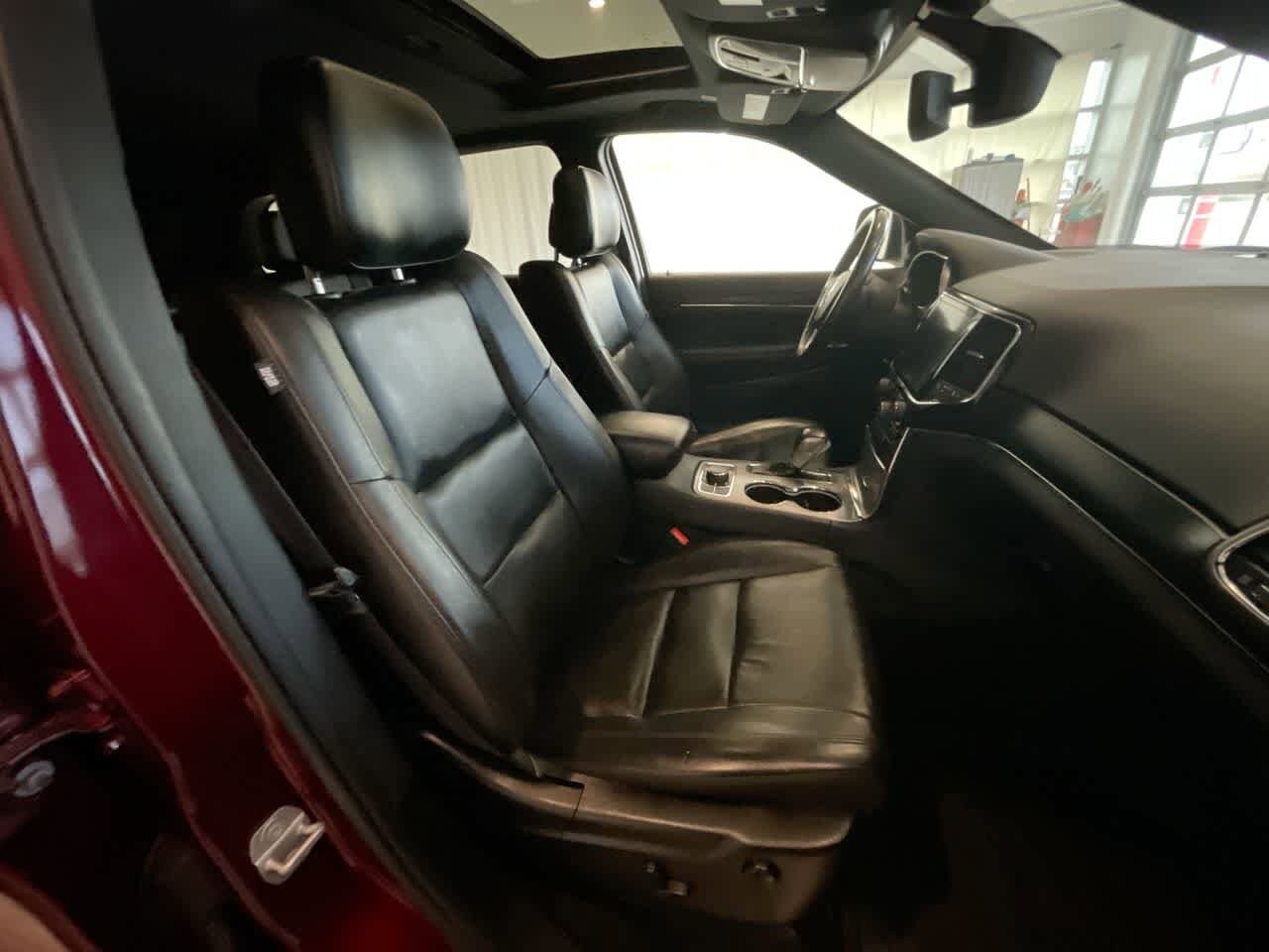 Thumbnail: 2022 Jeep Grand Cherokee - 25