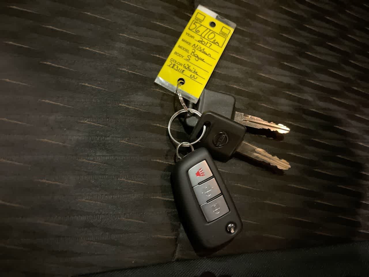 Thumbnail: 2017 Nissan Rogue - 25