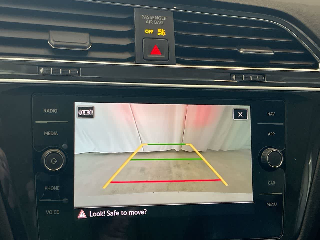 Thumbnail: 2021 Volkswagen Tiguan - 17