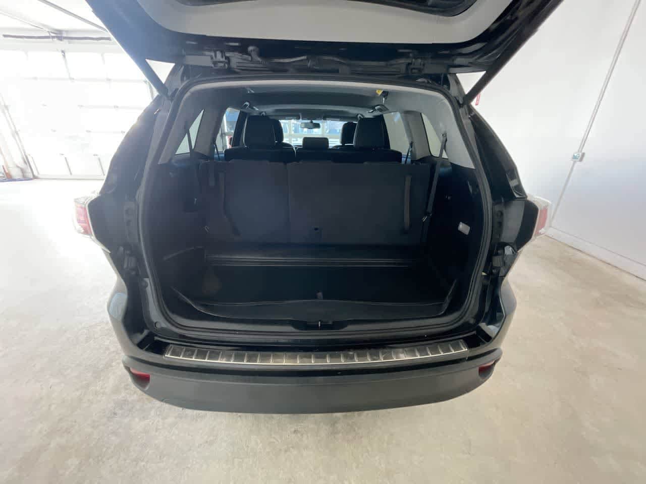 Thumbnail: 2015 Toyota Highlander - 24