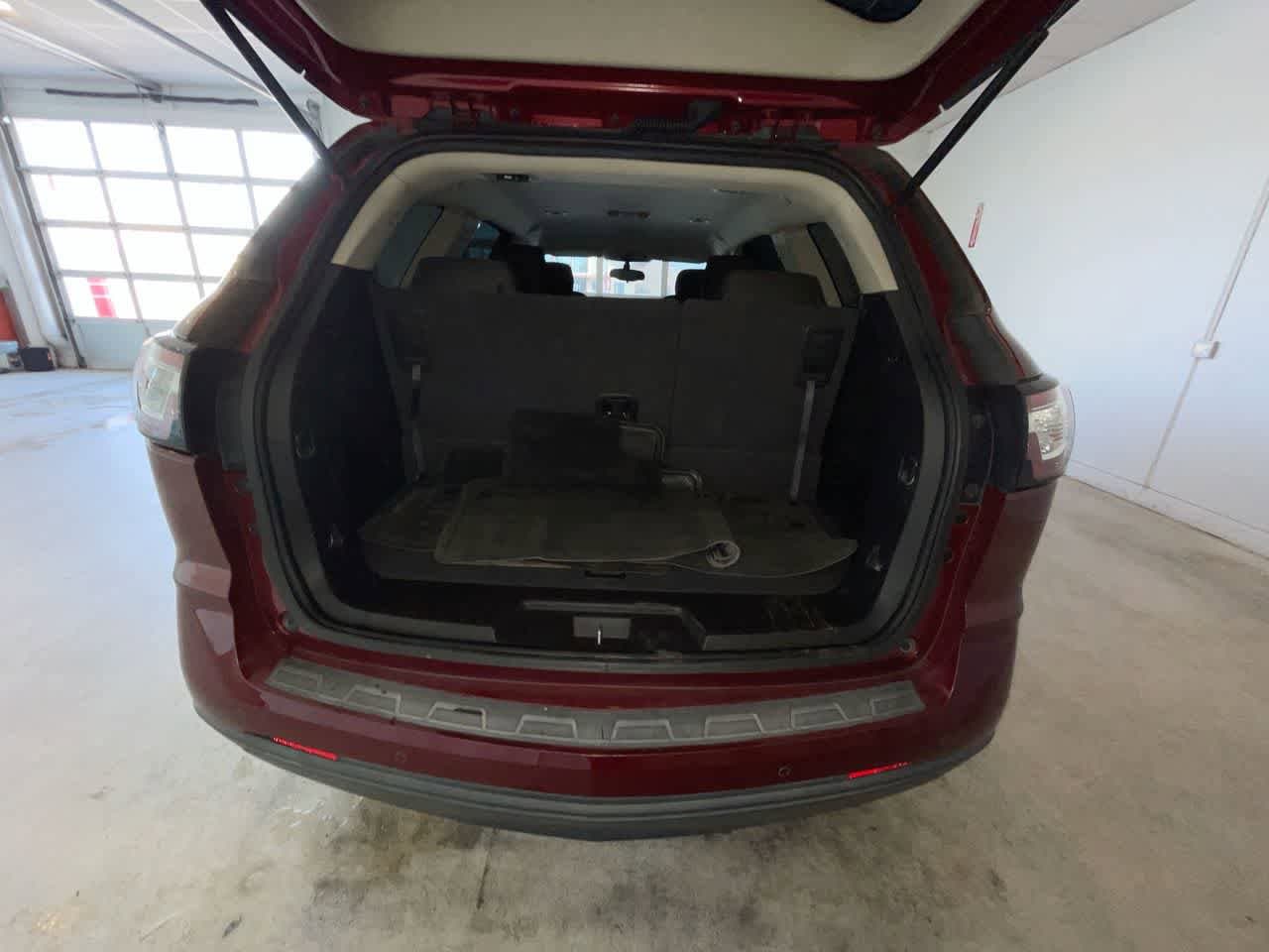 Thumbnail: 2015 Chevrolet Traverse - 23