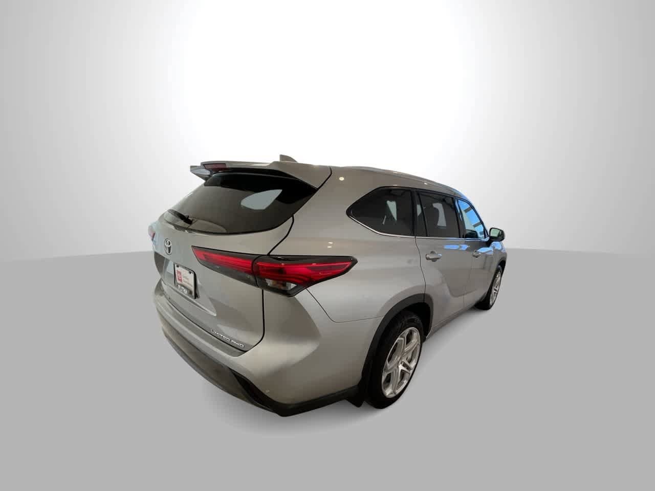 Thumbnail: 2021 Toyota Highlander - 8
