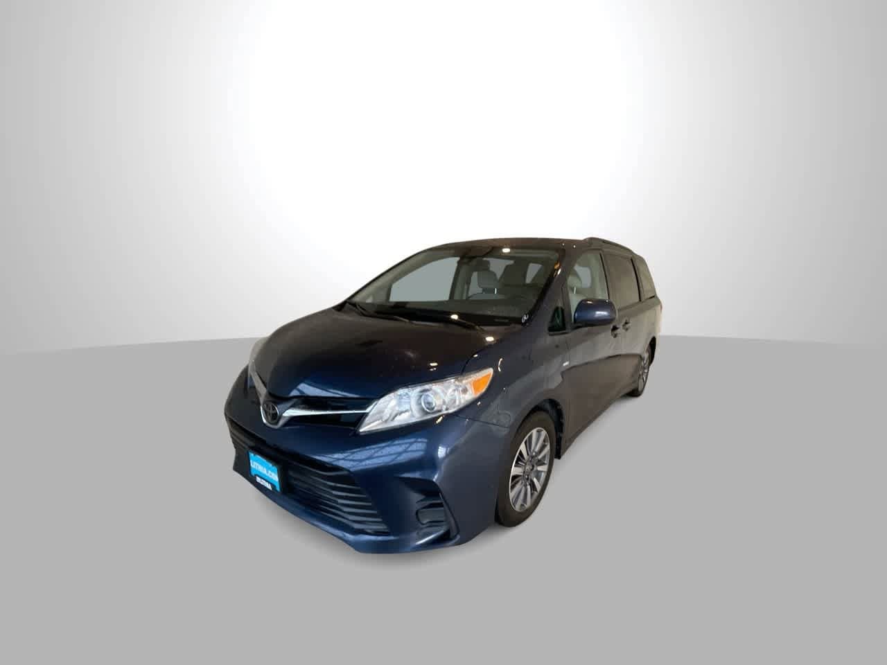 Thumbnail: 2020 Toyota Sienna - 4