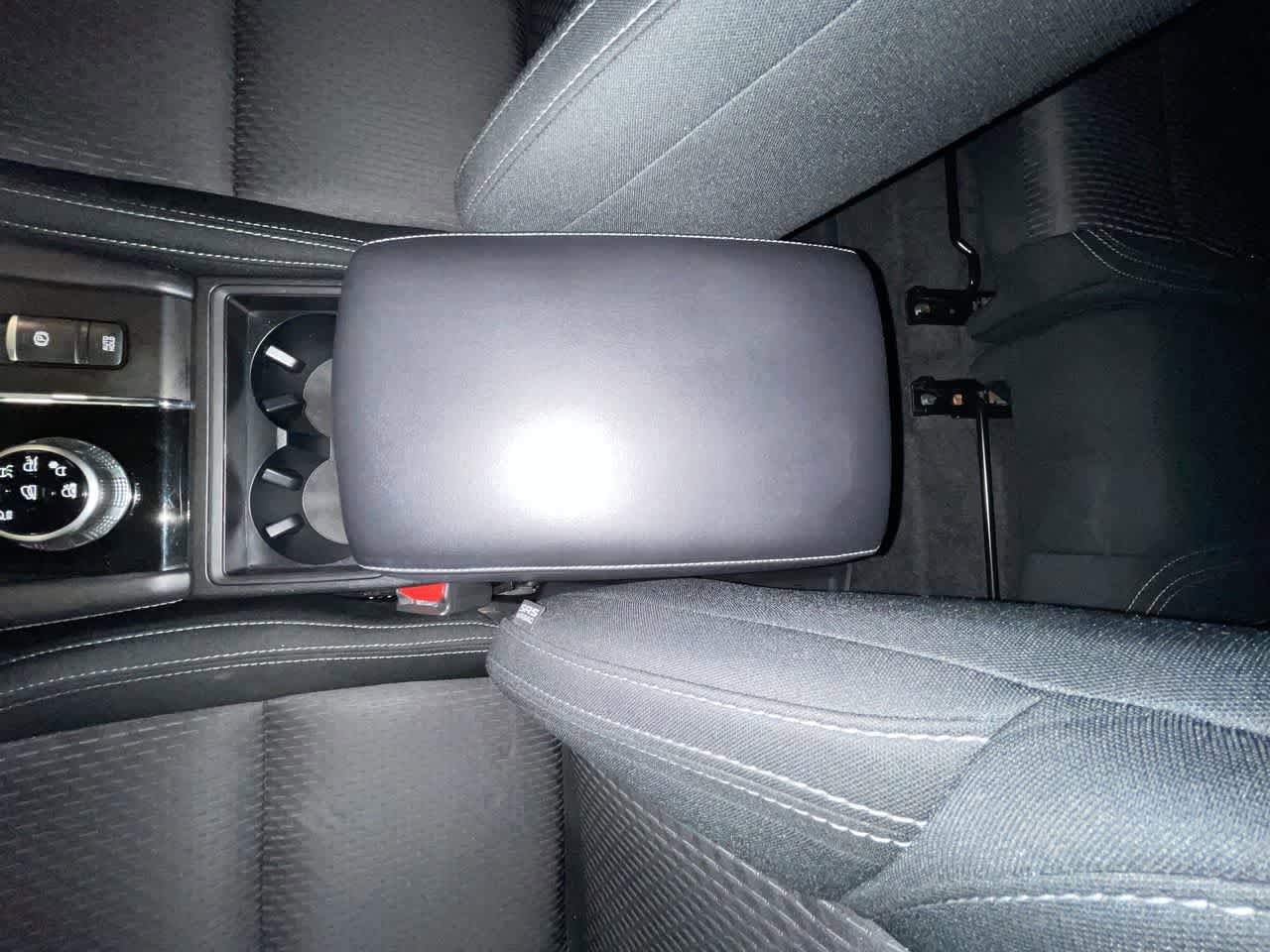 Thumbnail: 2022 Mitsubishi Outlander - 20