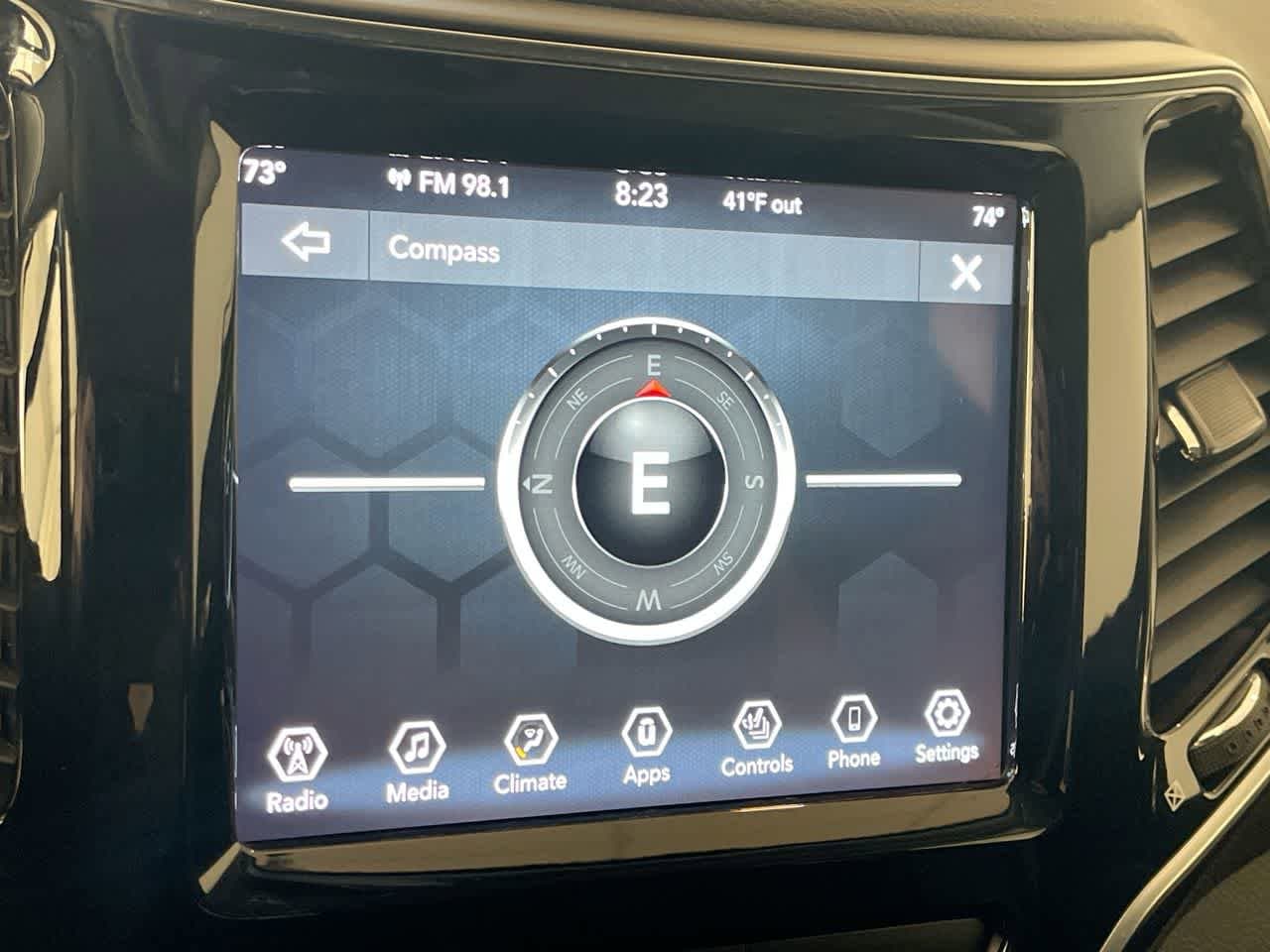 Thumbnail: 2019 Jeep Cherokee - 18