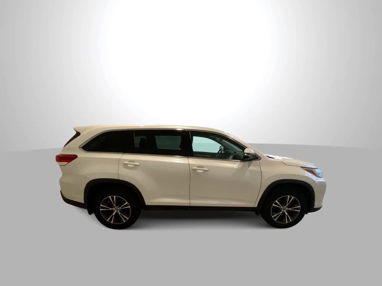 Thumbnail: 2019 Toyota Highlander - 9