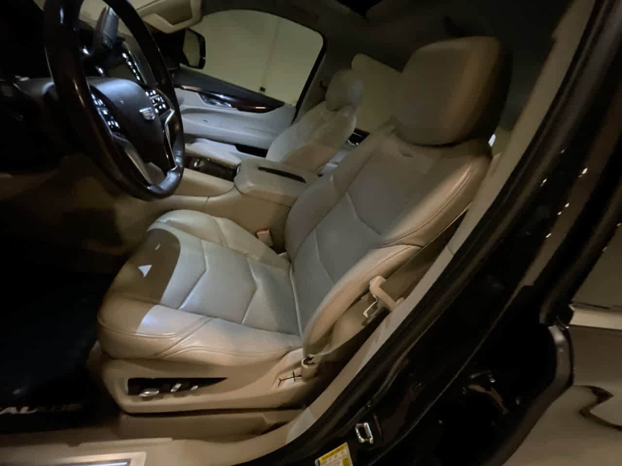 Thumbnail: 2015 Cadillac Escalade - 11