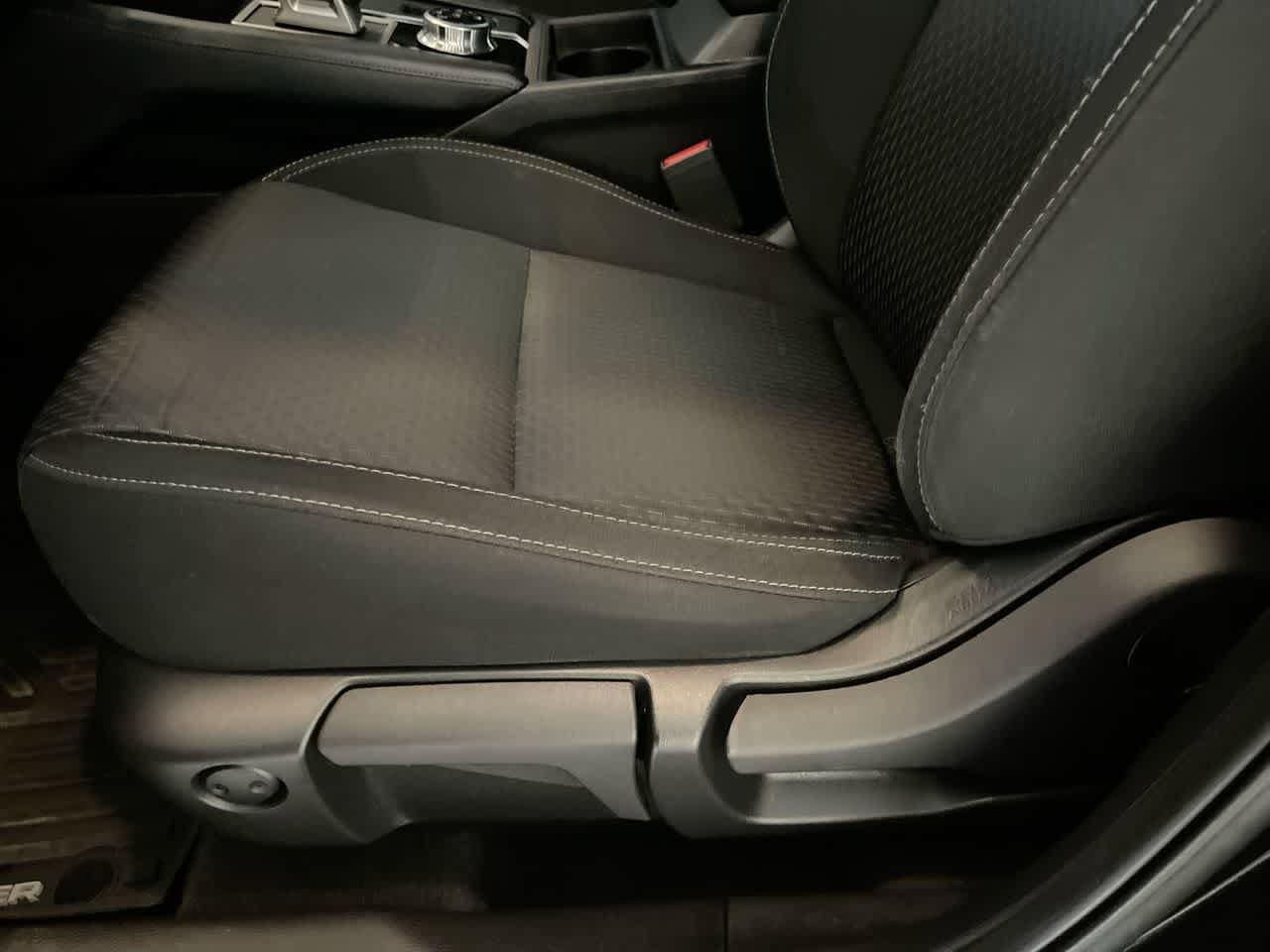 Thumbnail: 2022 Mitsubishi Outlander - 12