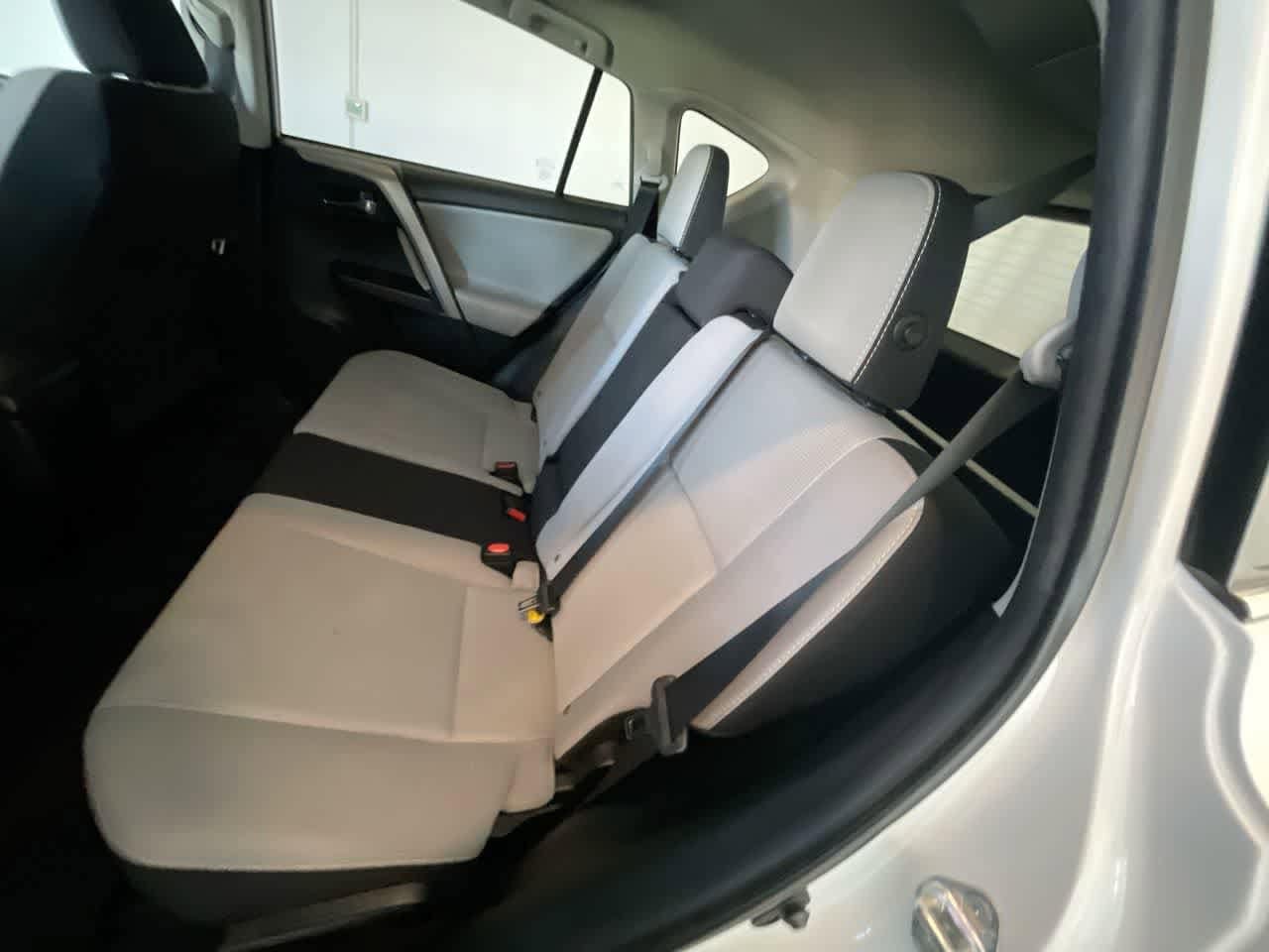 Thumbnail: 2018 Toyota RAV4 - 22