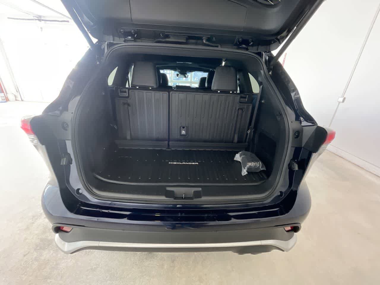 Thumbnail: 2026 Toyota Highlander - 25