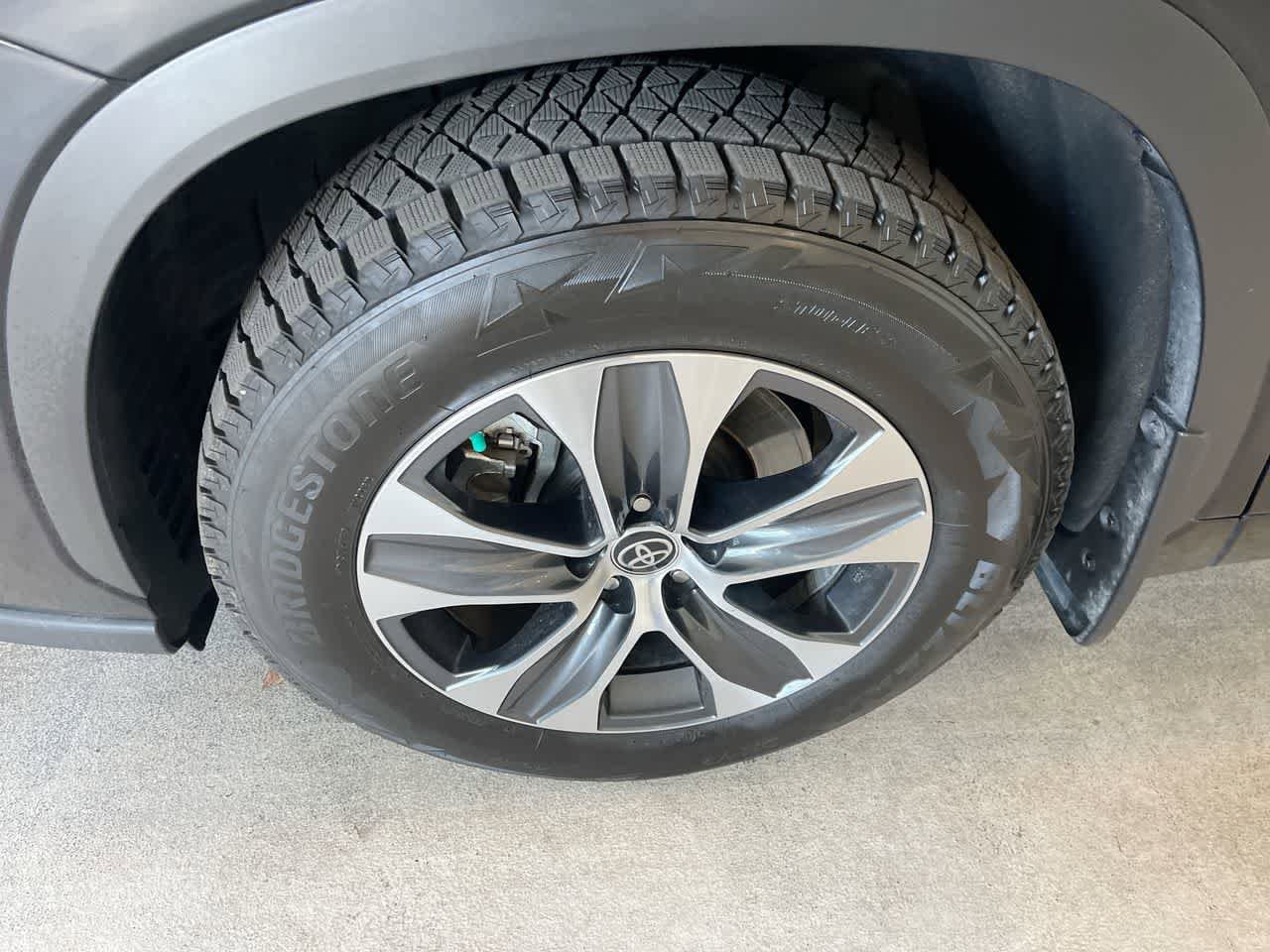 Thumbnail: 2022 Toyota Highlander - 10