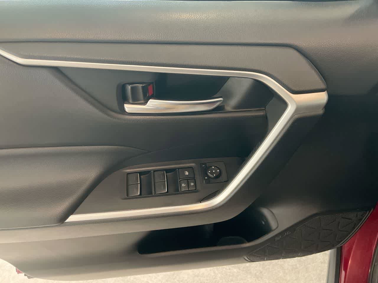 Thumbnail: 2022 Toyota RAV4 - 13