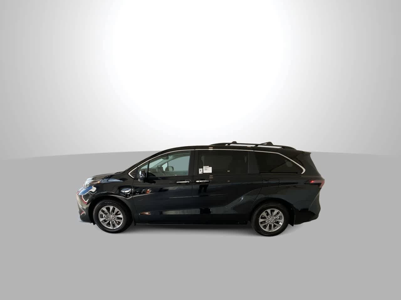 Thumbnail: 2025 Toyota Sienna - 5