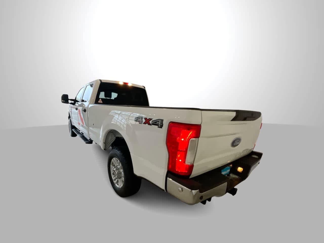 Thumbnail: 2017 Ford Econoline - 6