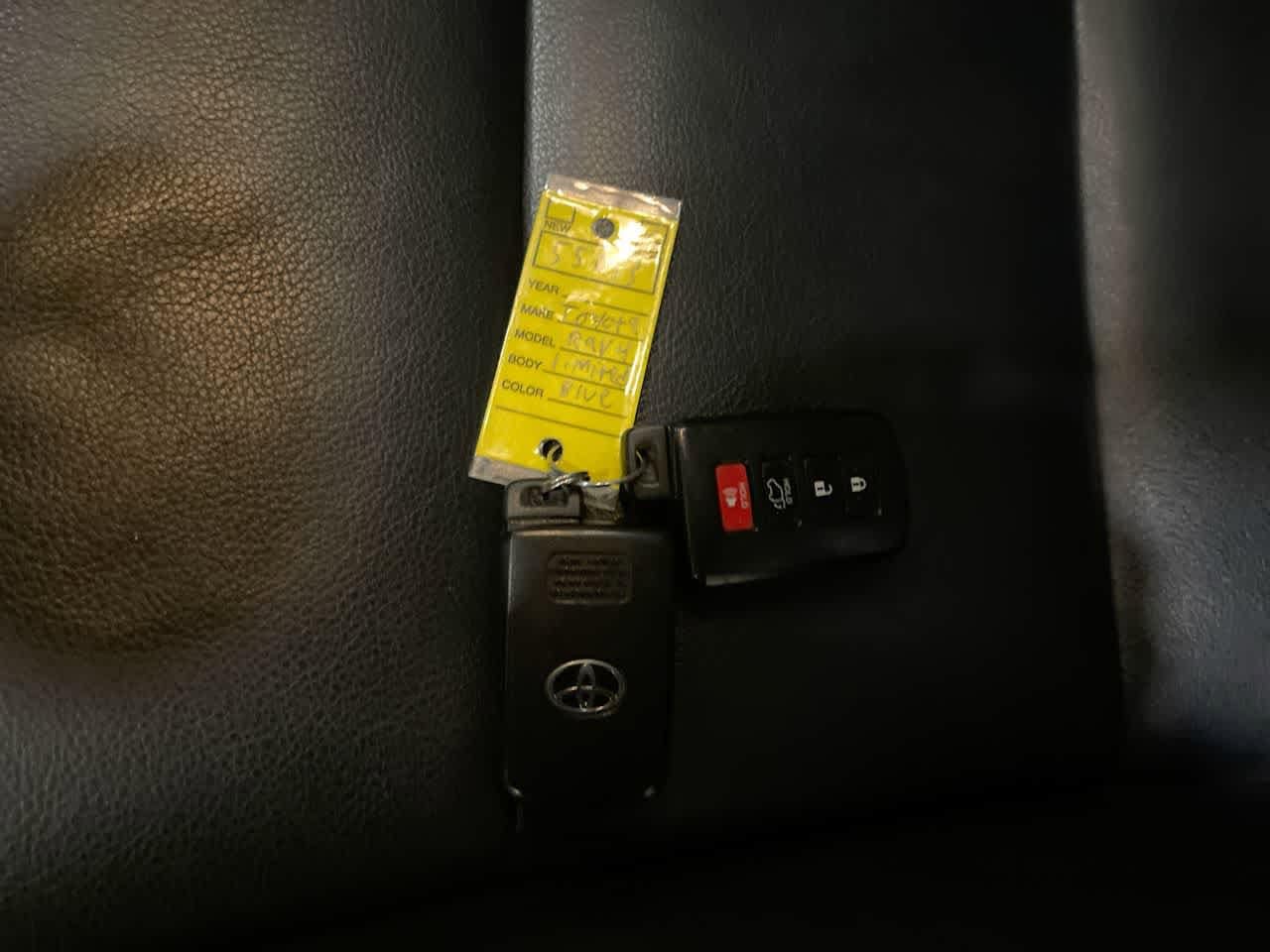 Thumbnail: 2016 Toyota RAV4 - 27