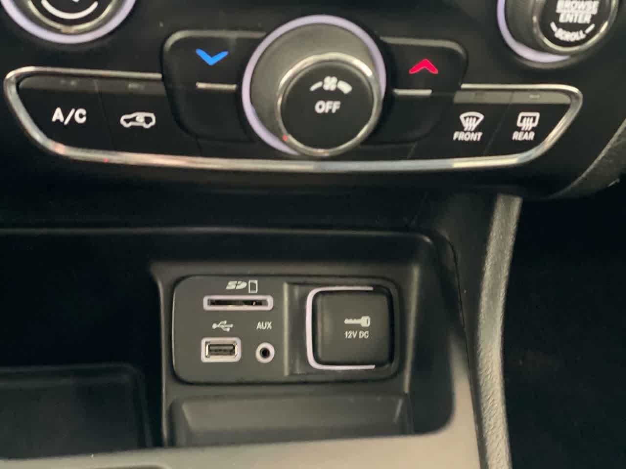 Thumbnail: 2018 Jeep Cherokee - 19