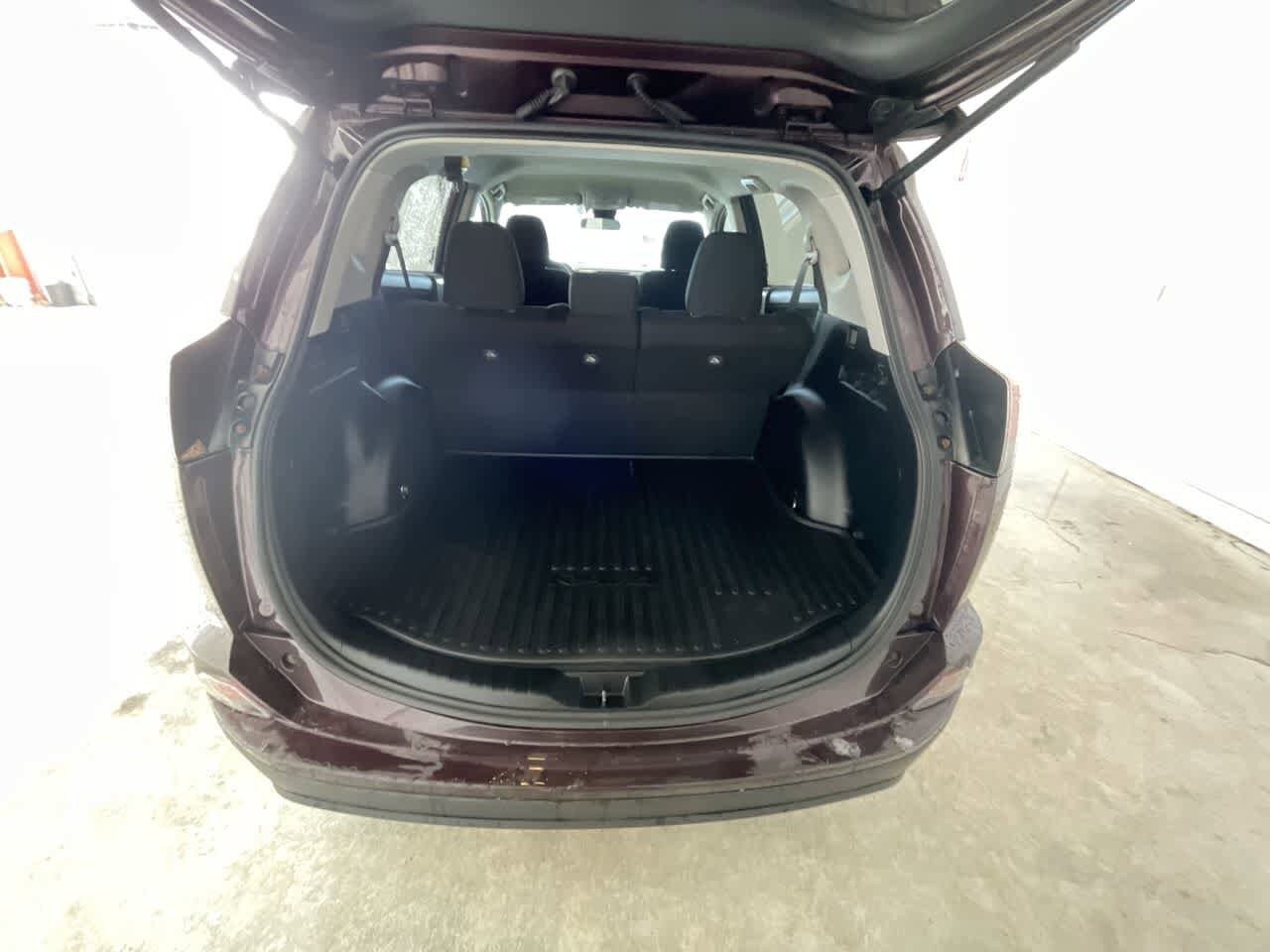 Thumbnail: 2018 Toyota RAV4 - 22