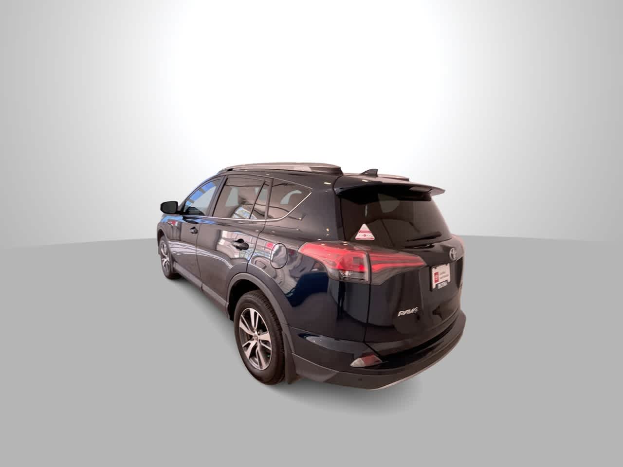 Thumbnail: 2018 Toyota RAV4 - 6