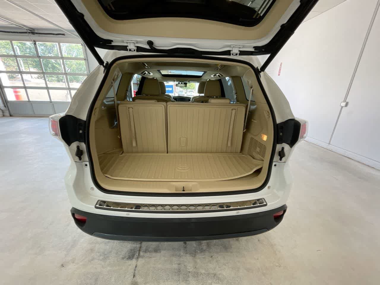 Thumbnail: 2015 Toyota Highlander - 25