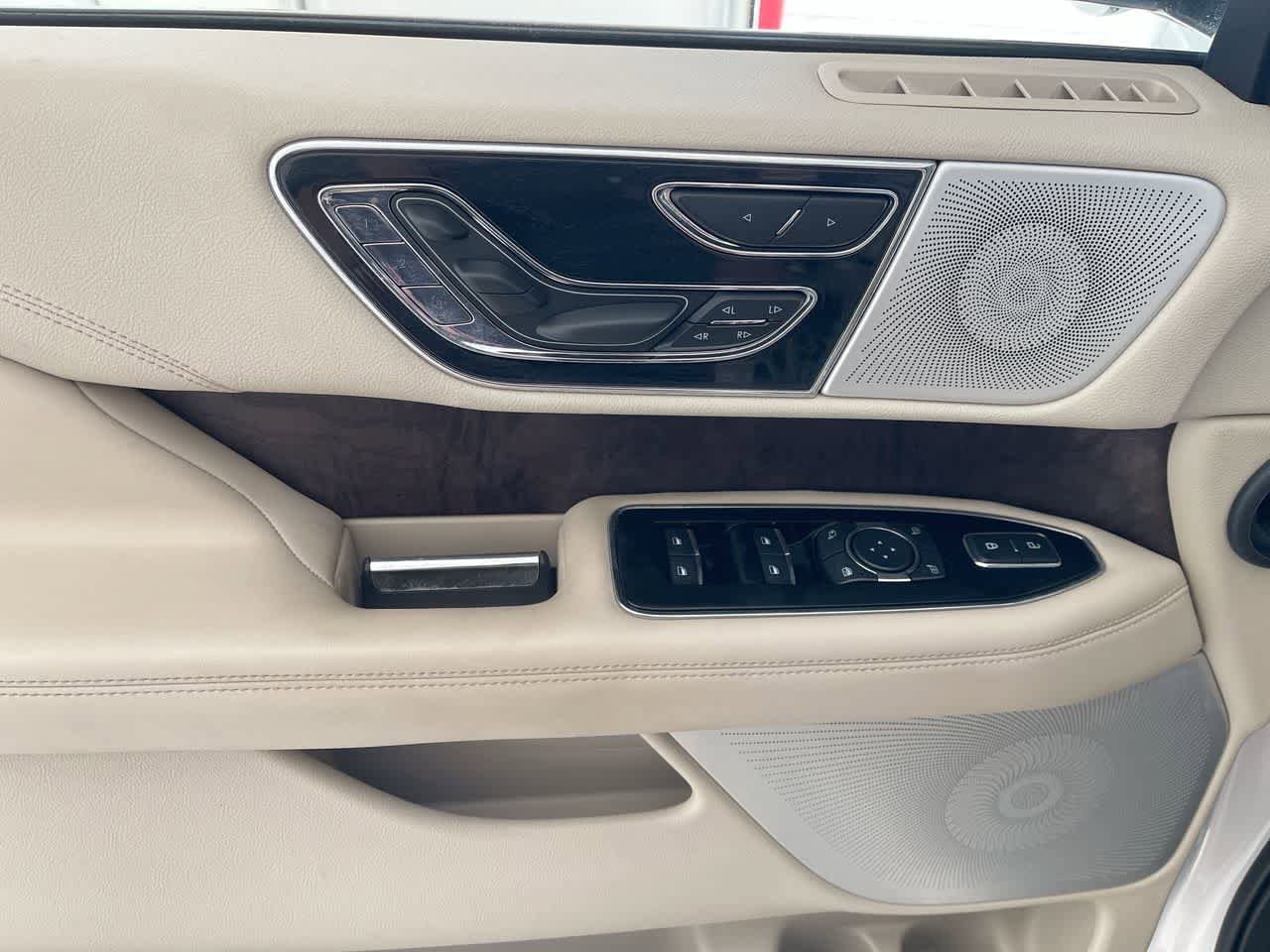 Thumbnail: 2019 Lincoln Navigator L - 13
