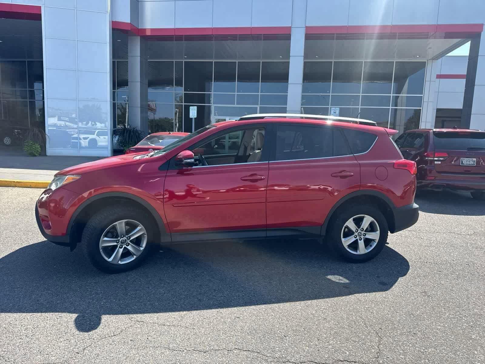Thumbnail: 2015 Toyota RAV4 - 2