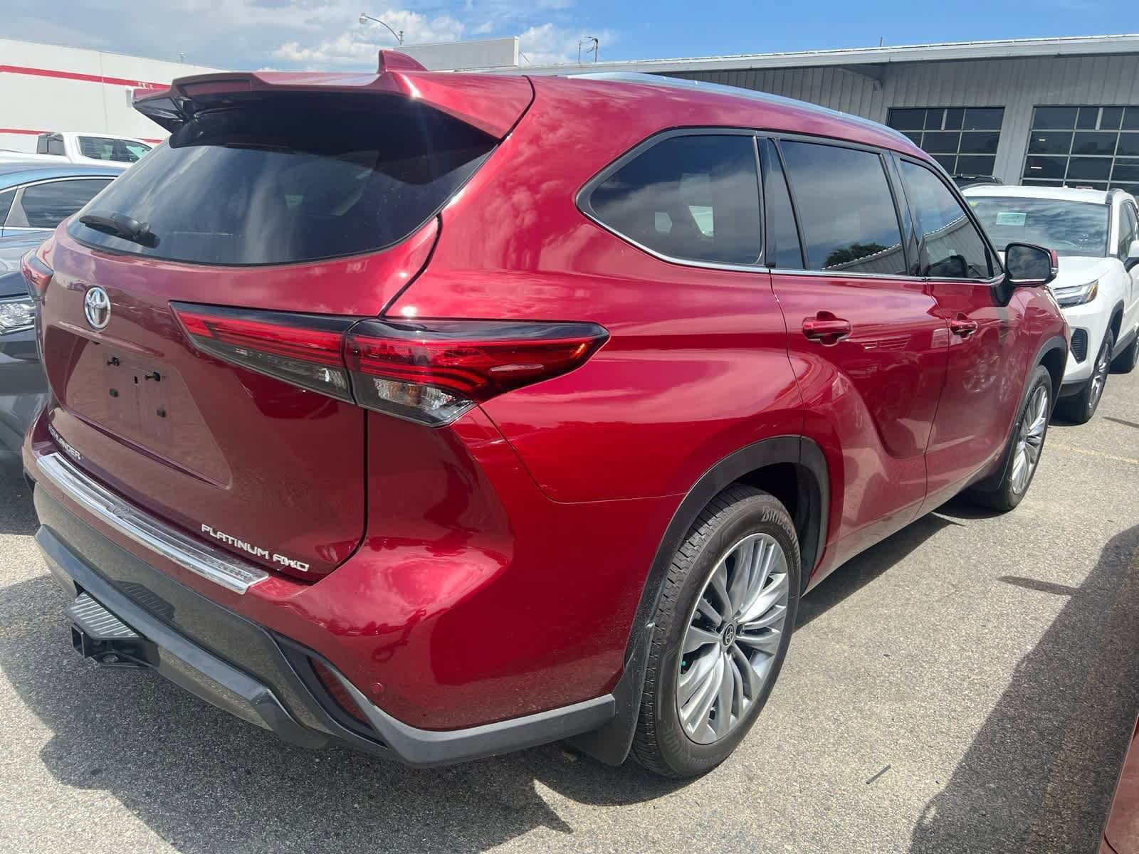 Thumbnail: 2023 Toyota Highlander - 11