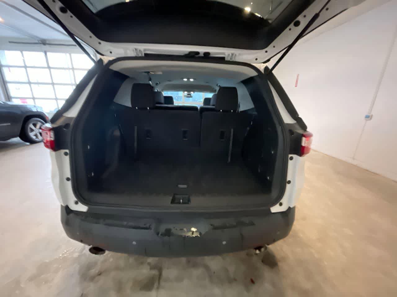 Thumbnail: 2021 Chevrolet Traverse - 24