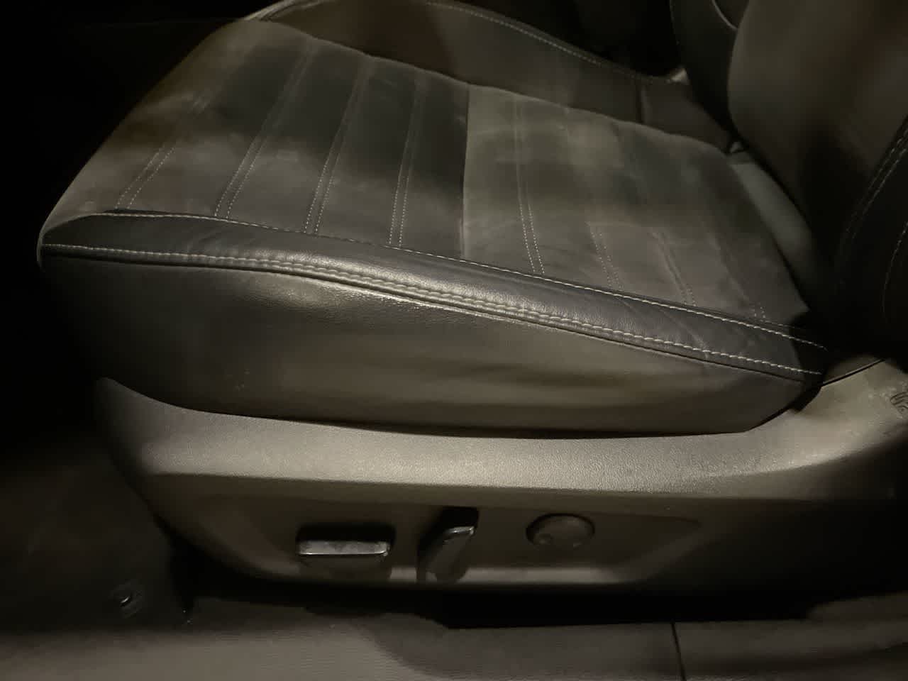Thumbnail: 2023 Mitsubishi Outlander - 12