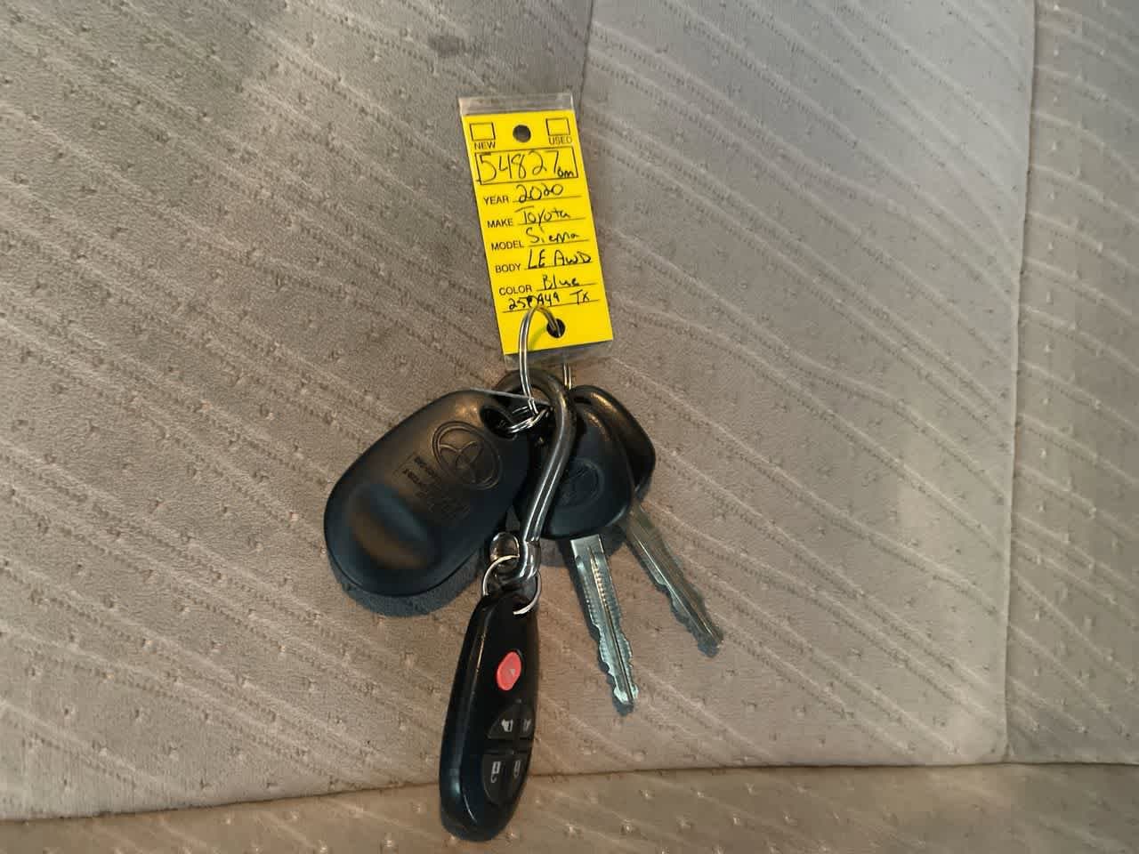 Thumbnail: 2020 Toyota Sienna - 27