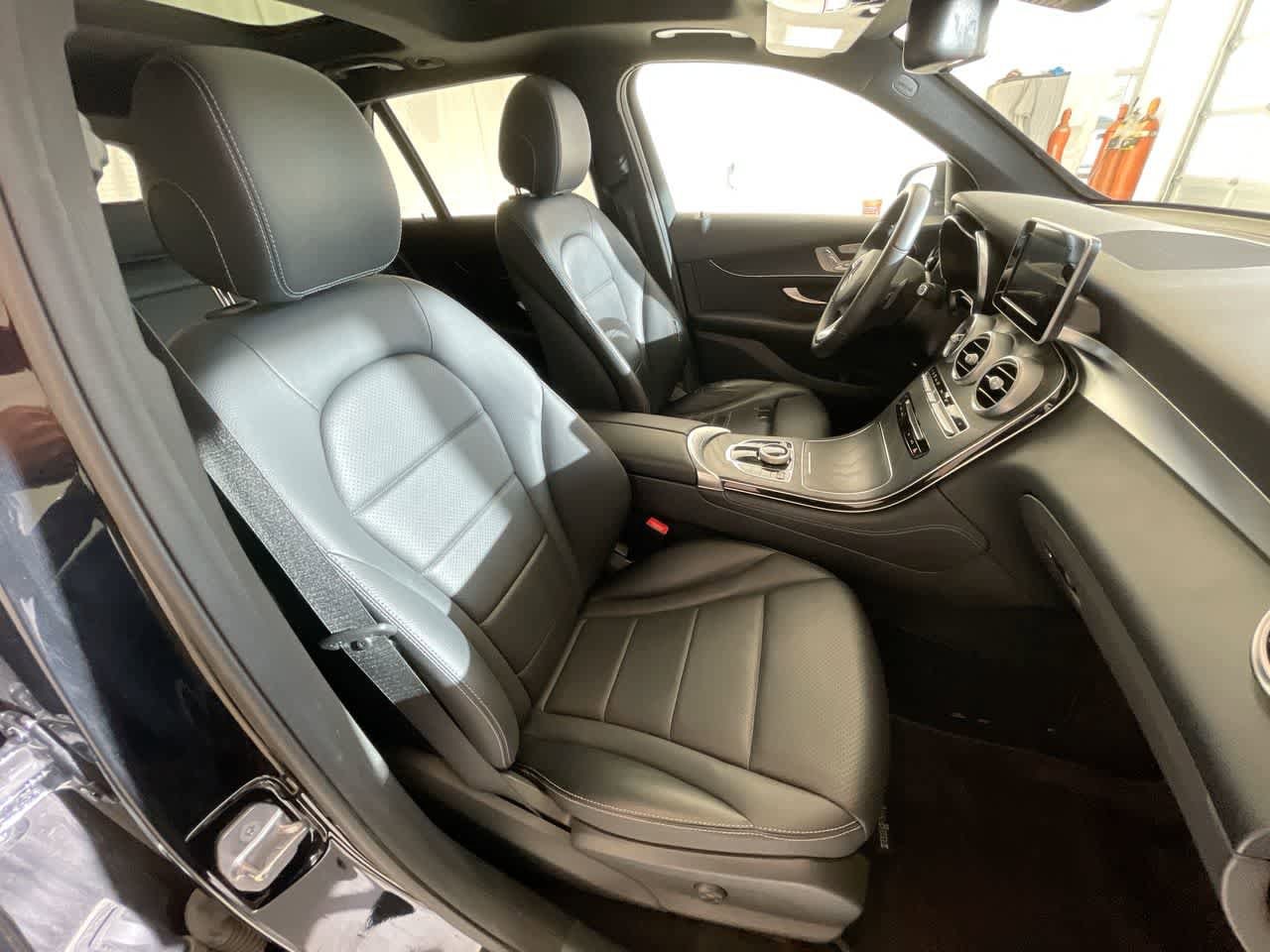 Thumbnail: 2017 Mercedes-Benz GLC - 25