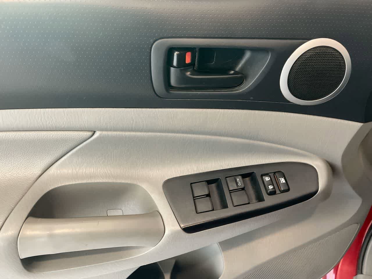 Thumbnail: 2014 Toyota Tacoma - 13