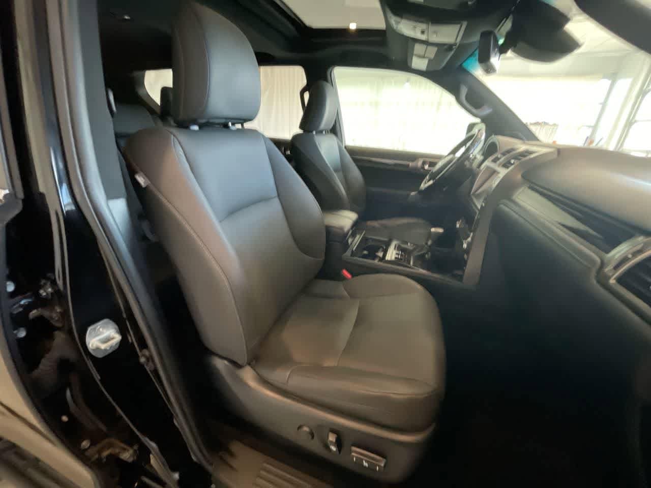 Thumbnail: 2021 Lexus GX - 26