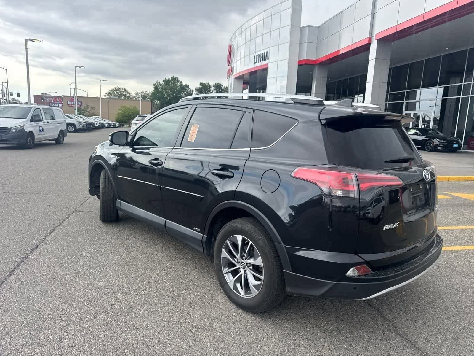 Thumbnail: 2016 Toyota RAV4 - 24