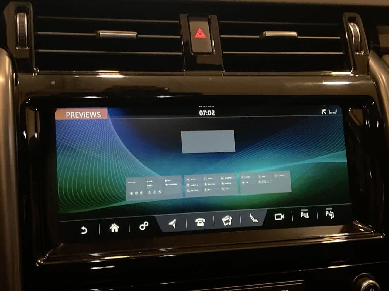 Thumbnail: 2020 Land Rover Discovery - 16