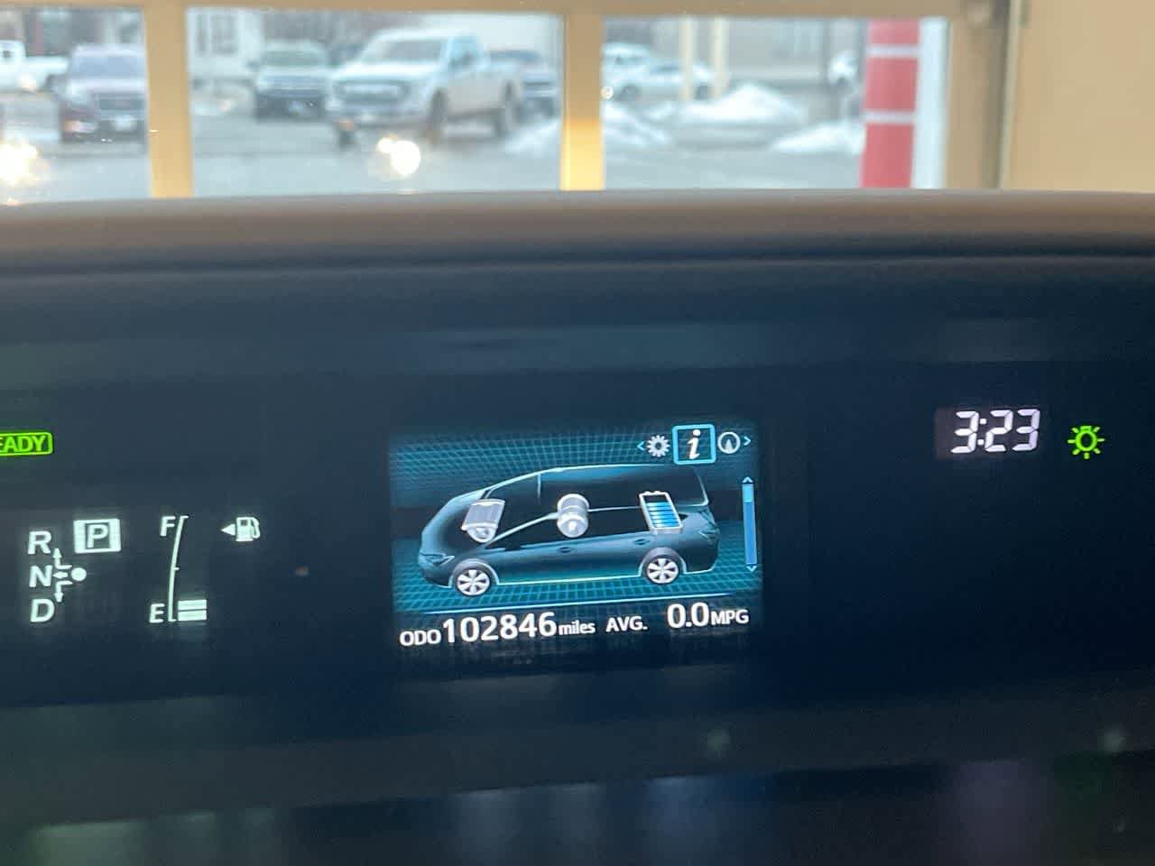 Thumbnail: 2017 Toyota Prius v - 15