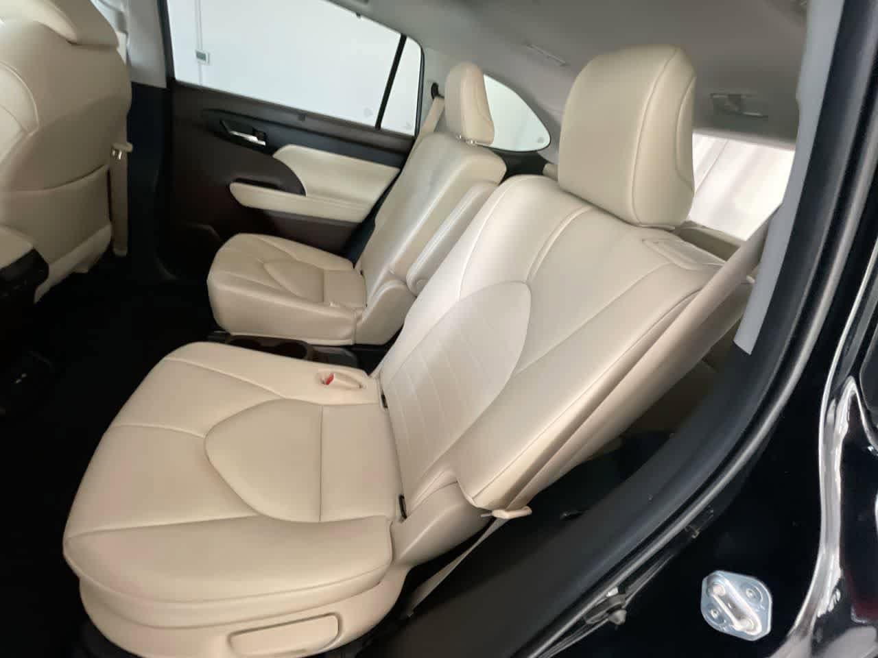 Thumbnail: 2021 Toyota Highlander - 25