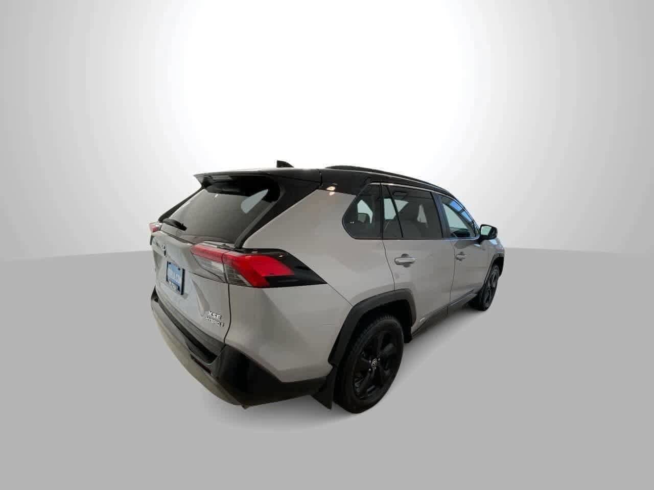 Thumbnail: 2021 Toyota RAV4 - 8